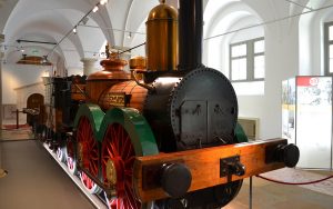 Die erste in Deutschland gebaute Dampflokomotive: die SAXONIA als Nachbau im Verkehrsmuseum Dresden.