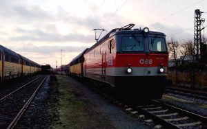 Altbau E-Lok ÖBB mit Güterwagons