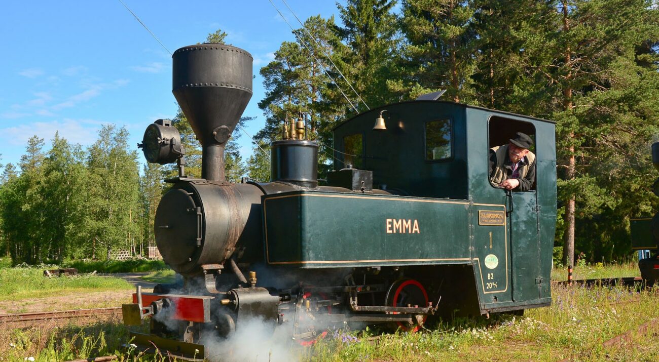 ©Foto: Steffen Mann | railmen | Finnland 2019 | Museumsbahn von Nykarteby Jernväg in Kovjoki | Steffen Mann in "Emma" aus der finnischen Lokfabrik (Tammerfors) Lokomotive BJ 1937 / No. 122