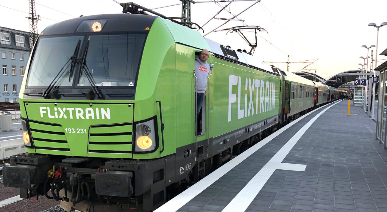©Foto: railmen Lokführer Jan Krehl im Vectron (Baureihe 193) bespannten Flixtrain beim Zwischenstopp am Bahnsteig 6 des Bf Halle/Saale