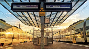 ©Foto: Lars Körner | railmen Tf | In Bretten kreuzen sich beide Züge und setzen dann ihre Fahrt in Richtung Osterburken und Stuttgart fort