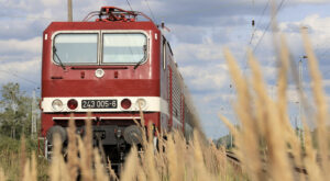 ©Foto: Christian Wodzinski | railmen Tf | Leicht bedeckter Himmel und eine sanfte Brise durch weiche Gräser – für den Tf eine erholsame Pause vor der Rückfahrt