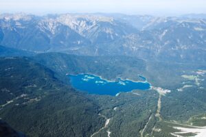 ©Foto: Robert Bathelmes | railmen | Blick auf den Eibsee von der Zugspitze