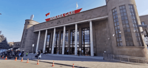 ©Foto: Lars Körner | railmen | Bahnhofseingang in Ankara