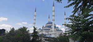 ©Foto: Lars Körner | railmen | Die Kocatepe-Moschee wurde 1967 erbaut und ist die größte Moschee in der türkischen Hauptstadt Ankara.