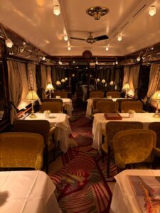 ©FOTO: LARS KÖRNER | RAILMEN-LOKFÜHRER IM EINSATZ FÜR TRAIN CHARTER | Bar- und Speisewagen des Venice Simplon-Orient-Express (VSOE).