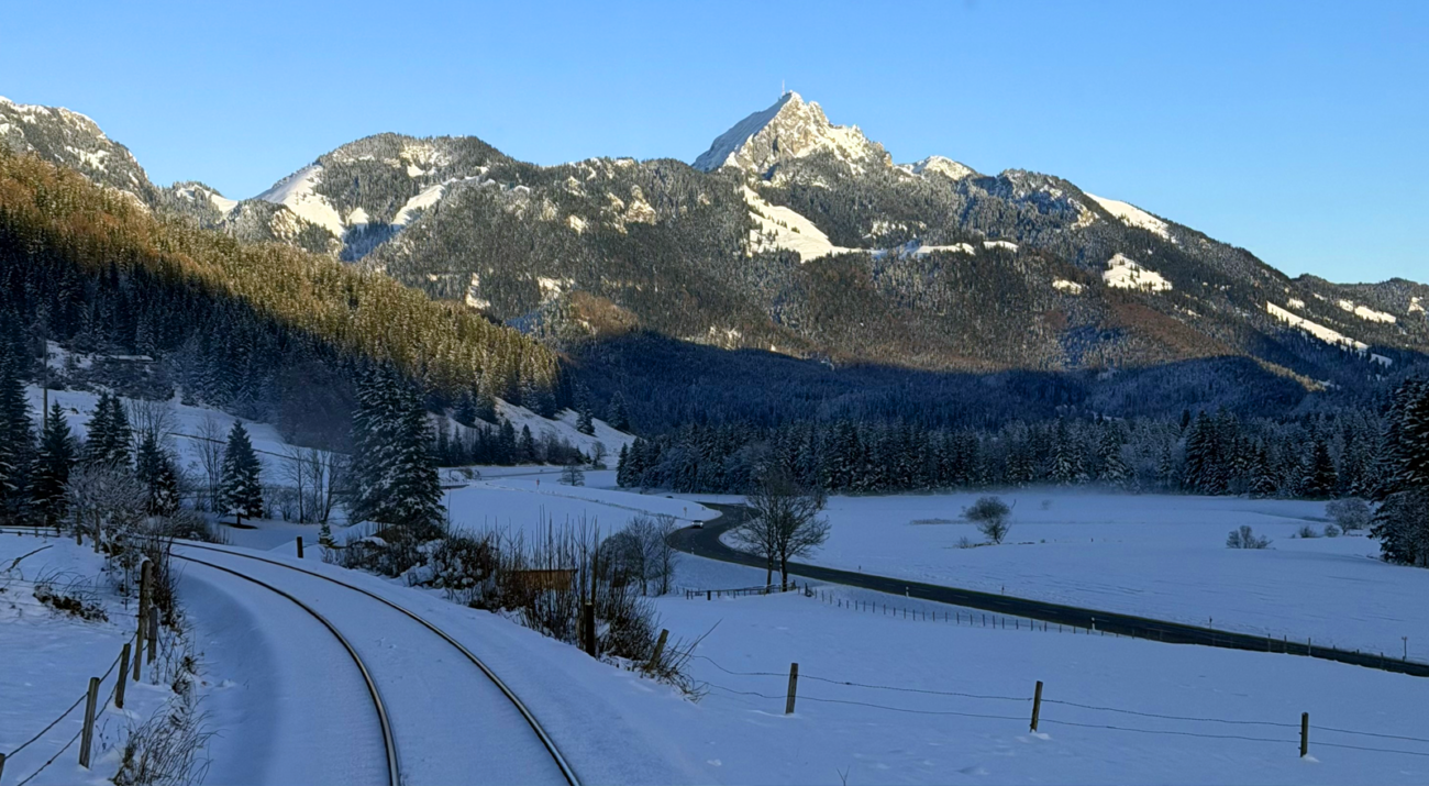 ©FOTO: LEVIN GOGALLA | RAILMEN-LOKFÜHRER | Einsatz bei der Bayerischen Regionalbahn (BRB) | Blick auf den Wendelstein.