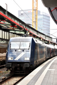 ©FOTO: CHRISTIAN WODZINSKI | RAILMEN-LOKFÜHRER UND AUSBILDER | Im Einsatz für Train Charter Services | BR101 von außen in Duisburg Hbf
