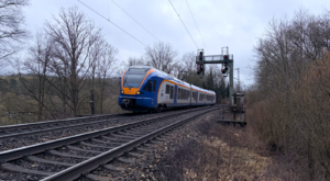 ©FOTO: MICHAEL NOLTE | RAILMEN-LOKFÜHRER | Vergleichsbild | Gleiche Stelle – anderer Zug: Heutzutage fährt dort Cantus die Personenzüge von Bebra nach Eschwege/Göttingen mit Triebzügen vom Typ Flirt 1.