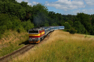 ©FOTO: COLIN KANNING | RAILMEN-LOKFÜHRER | Kralice nad Oslavou ‐ Eine sogenannte Taucherbrille der CD mit dem Regionalzug Rozmberg auf dem Weg nach Jihlava