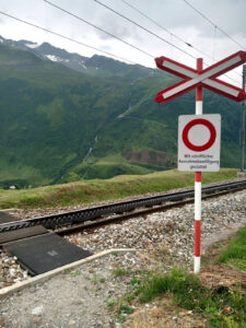©FOTO: ERIK LIEBETRUTH | RAILMEN-LOKFÜHRER | Ordnung muss sein – Ohne Genehmigungsstempel geht auch in der Schweiz (fast) nichts